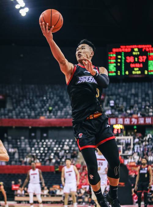 包含福建男篮在周末的比赛中展现出色实力的词条