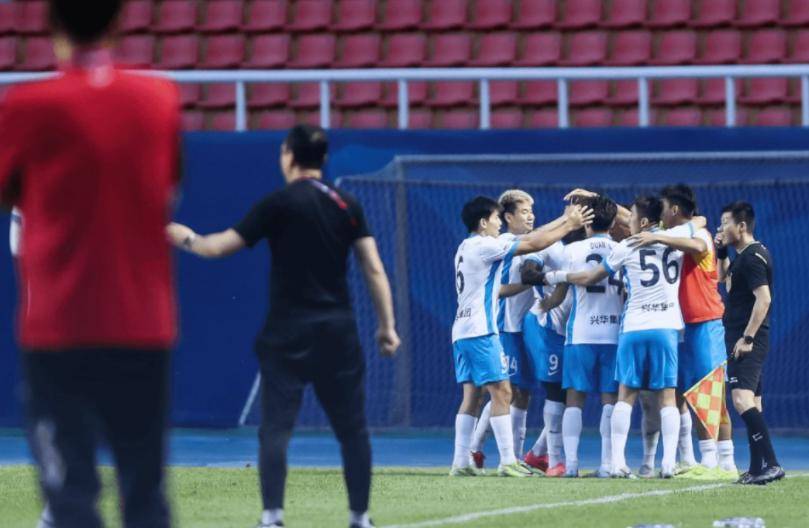 包含3-2、2-3足协杯8强出炉！蓉城申花国安冲冠，中甲诞生最大黑马的词条